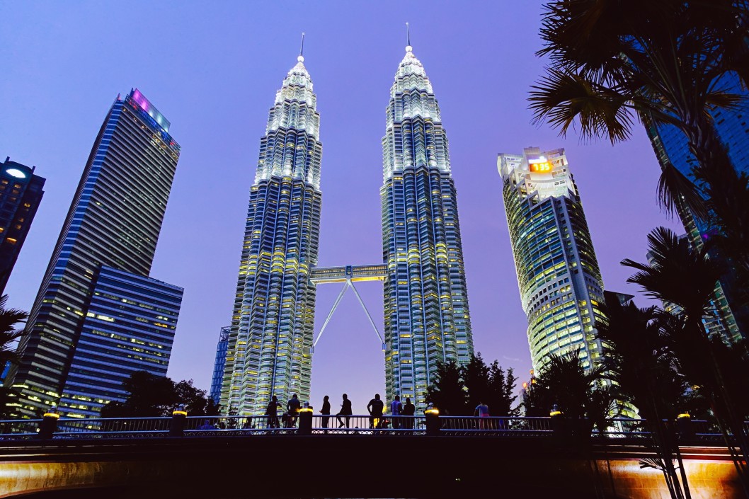 Tháp đối Petronas Kualalumpur Malaysia về đêm